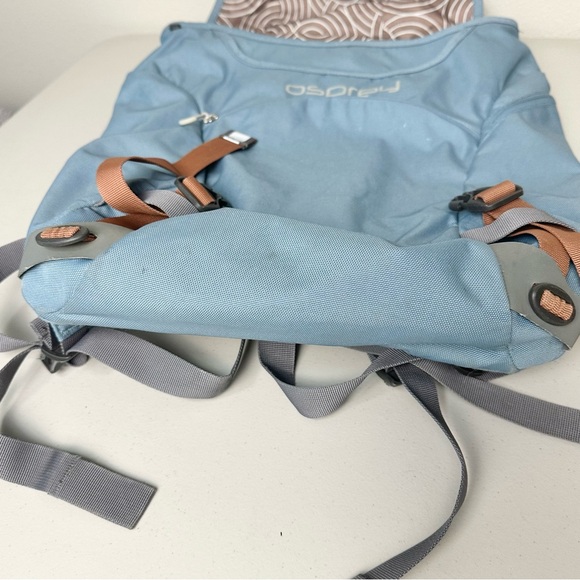 OSPREY Blue Backpack with Tan Straps - Picture 6 of 16